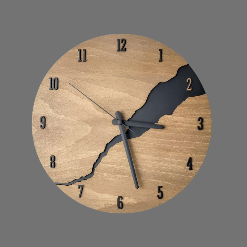 Handgefertigte rustikale Wanduhr aus Holz – Zeitloses Wohnaccessoire