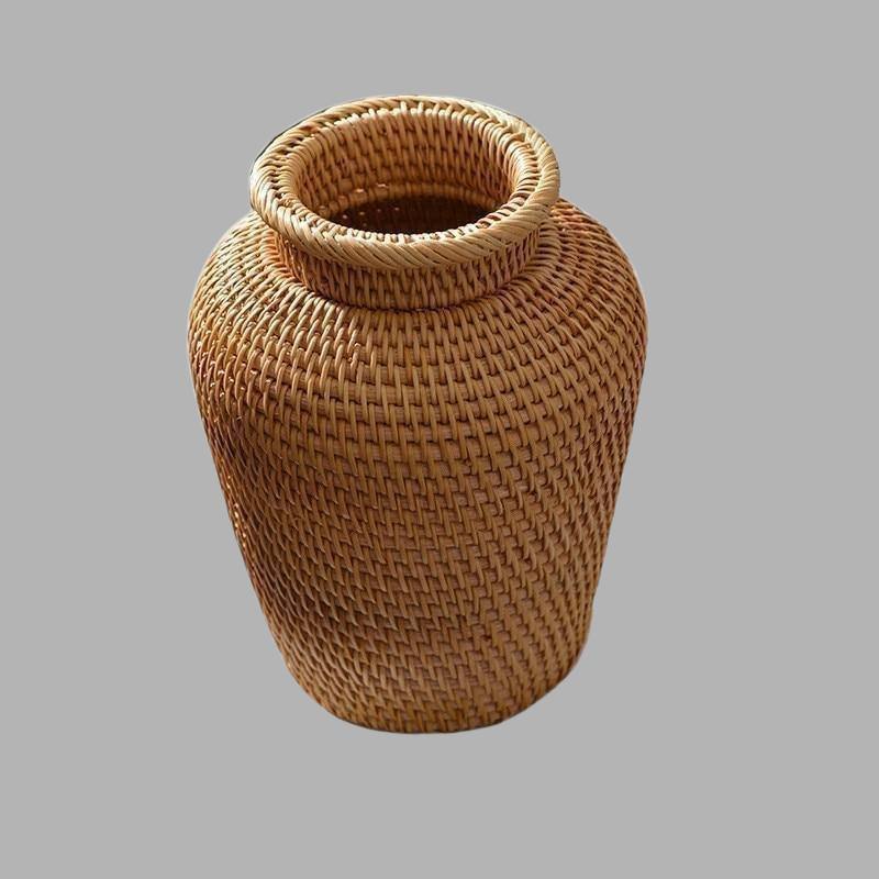 Dekorative Vase aus handgefertigtem Rattan – Warmer, rustikaler Einrichtungsstil