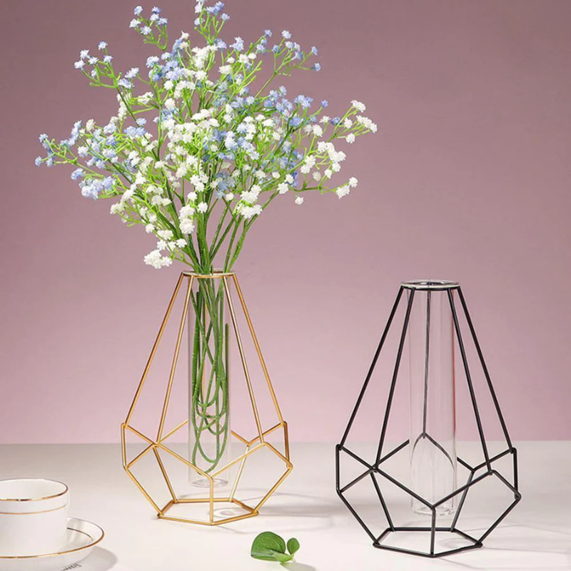 Moderne geometrische Vase – Skulpturales florales Wohnaccessoire