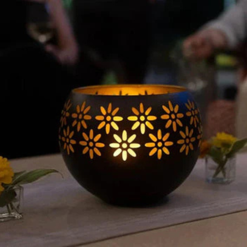 Kerzenlampe mit floralem Muster – Sanftes, dekoratives Licht