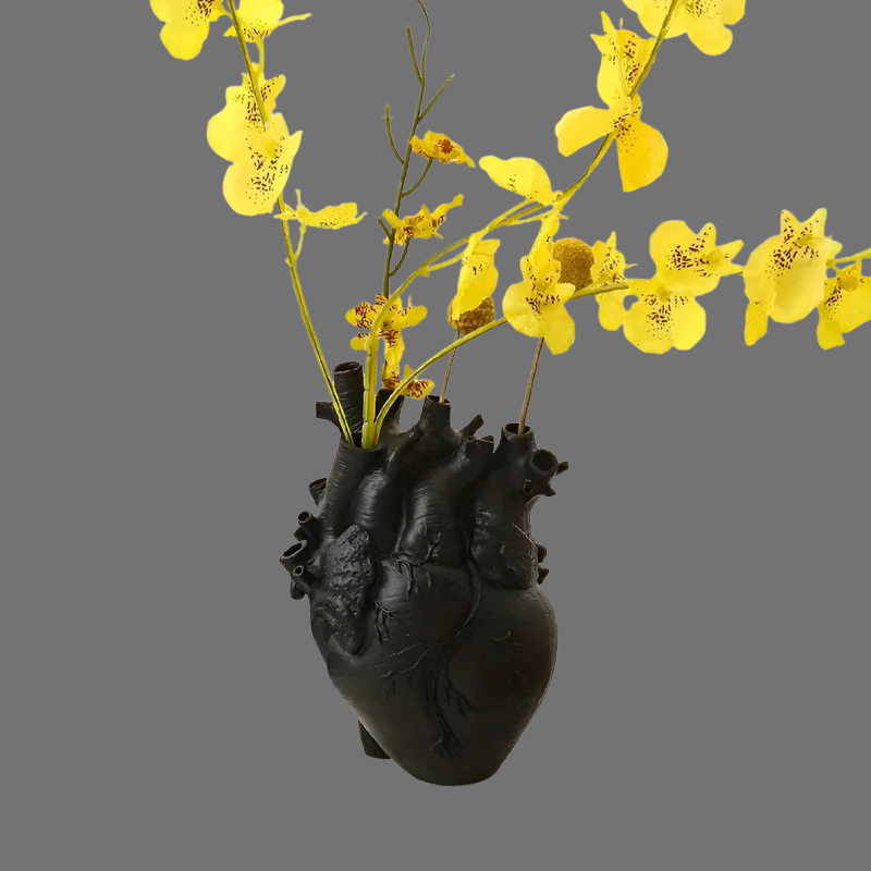 Handgefertigte herzförmige Vase aus Bambus und Holz – Farbenfrohes Wohnaccessoire